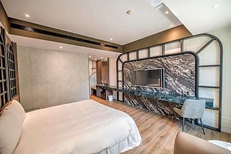 Business Suite with Free Parking