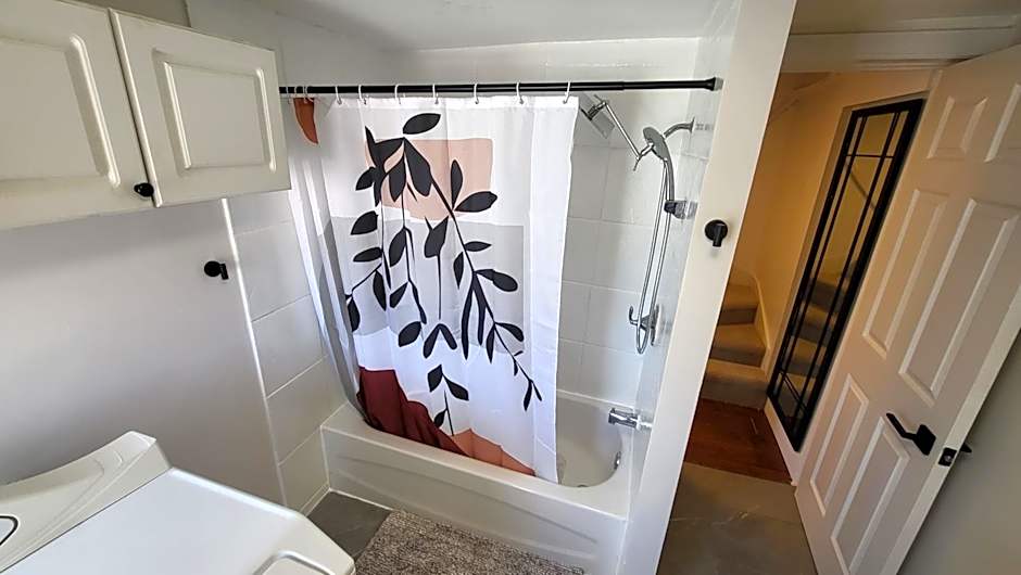 JstLikeHome - Old Ottawa Suite & Guesthouse