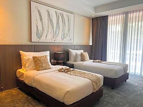 Deluxe Hillside Room with 2 Single Beds