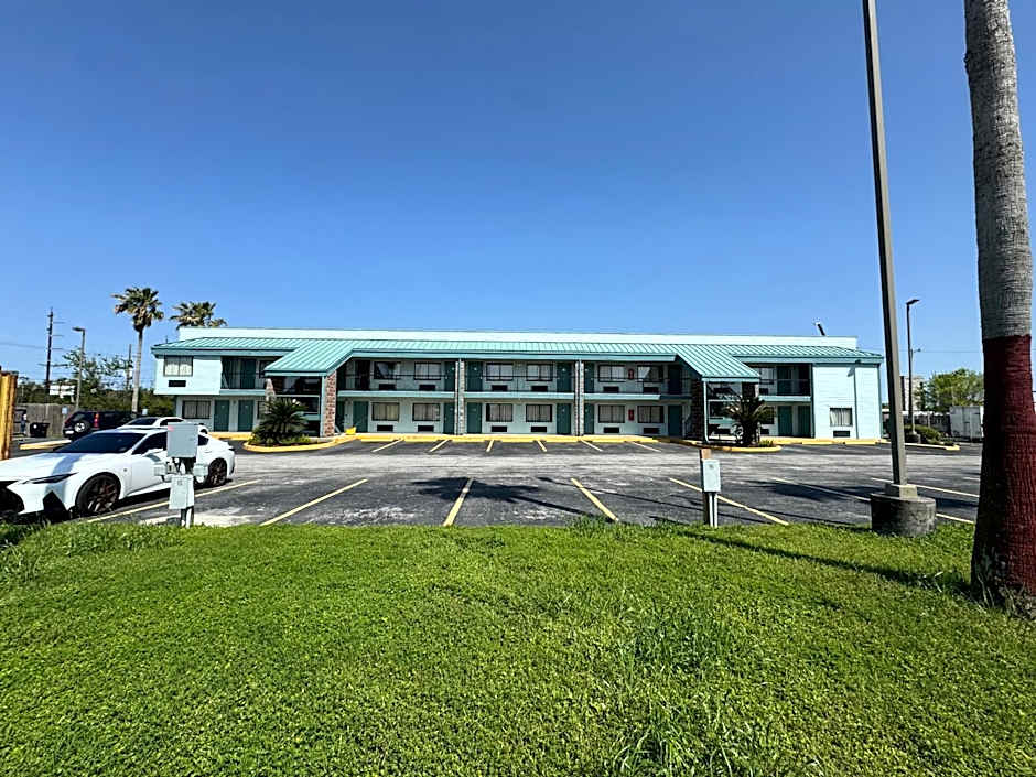 Nola Inn & Suites