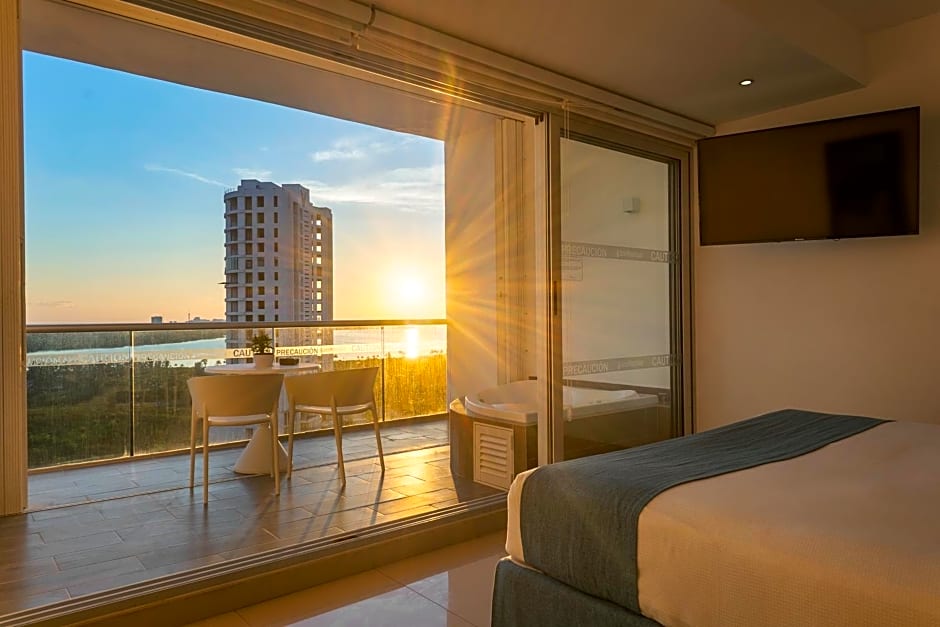 Suites Malecon Cancun