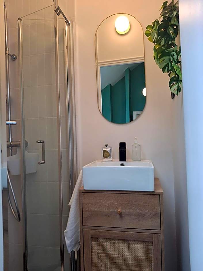 Le Village Montmartre by Hiphophostels