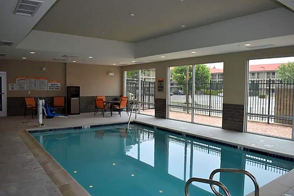 La Quinta Inn & Suites by Wyndham San Bernardino