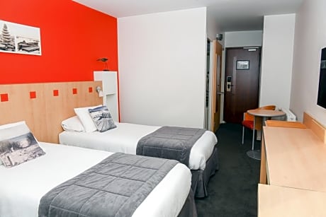 Superior Twin Room with Partial Sea View