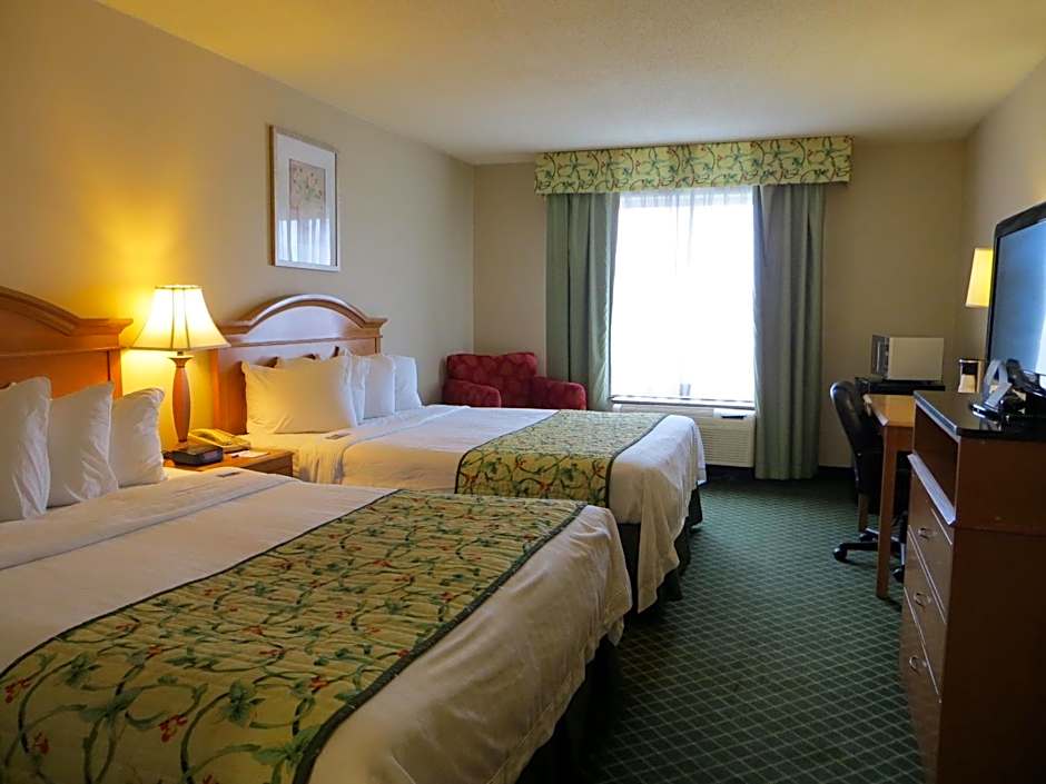 Photo 1 of 4 of 2 Queen Beds