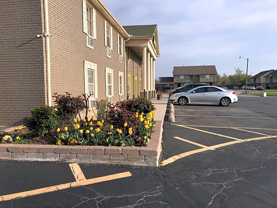 Hometown Inn & Suites