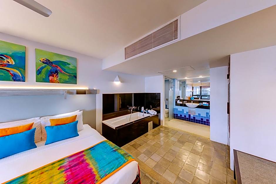 Photo 1 of 6 of Spa Suite, Jetted Tub, Balcony