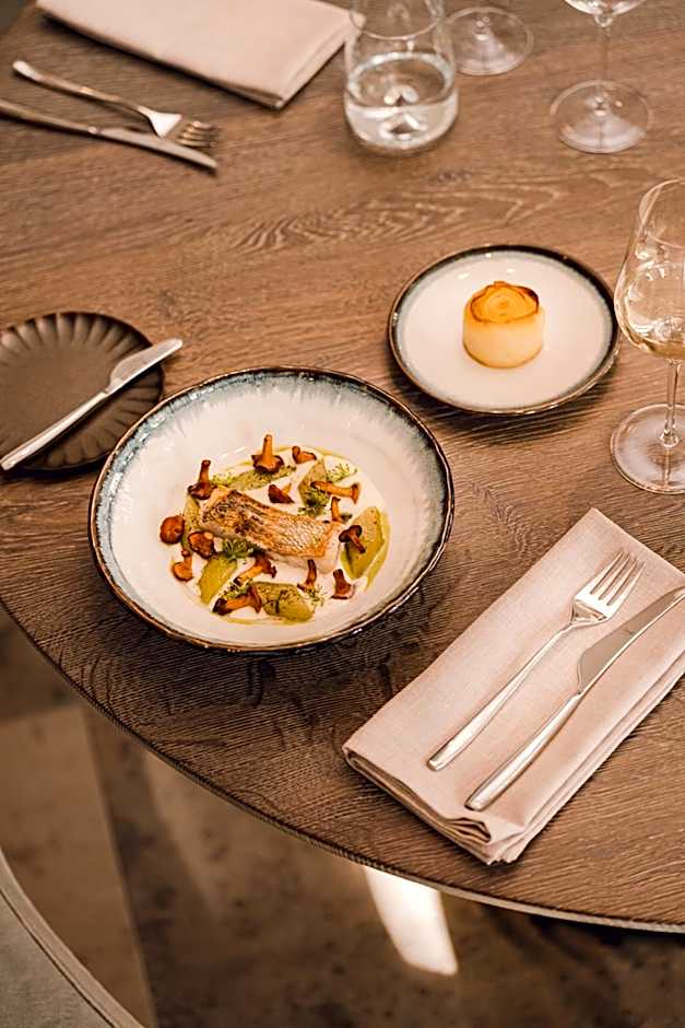 Hotel Verte, Warsaw, Autograph Collection