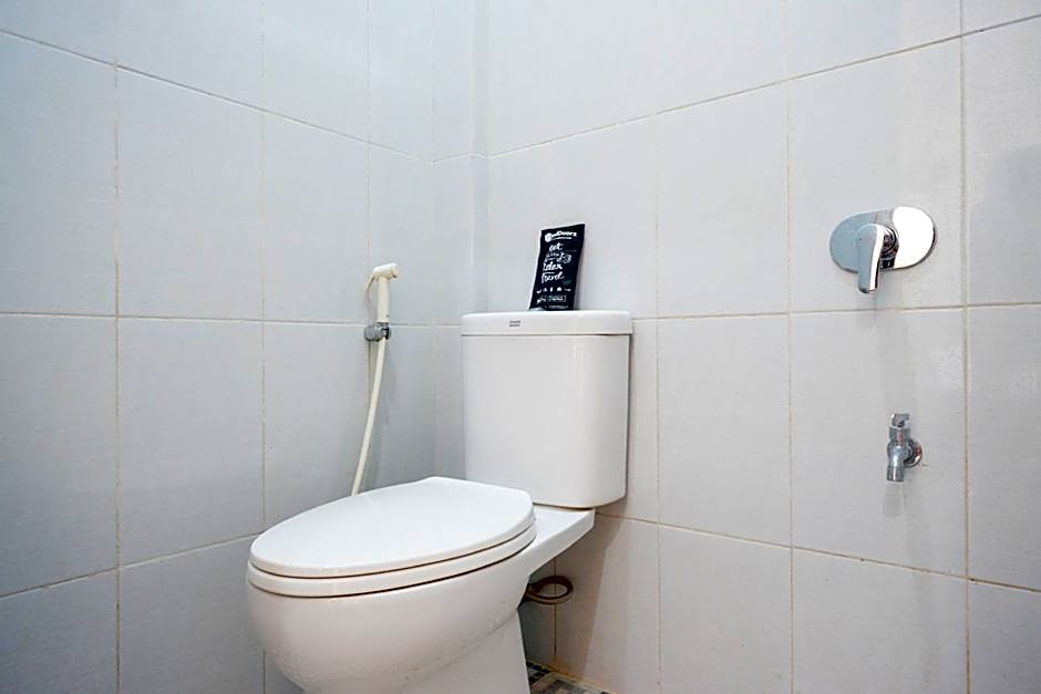 RedDoorz near Padang Golf Adisucipto