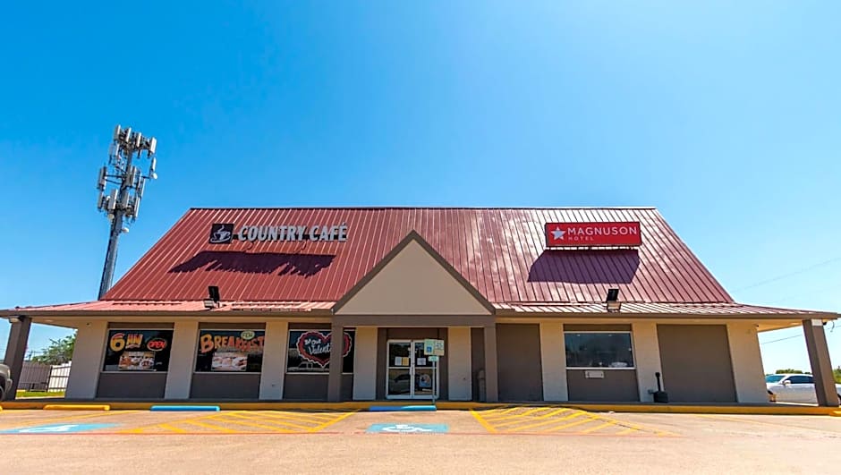 Magnuson Extended Stay and Suites Airport Hotel