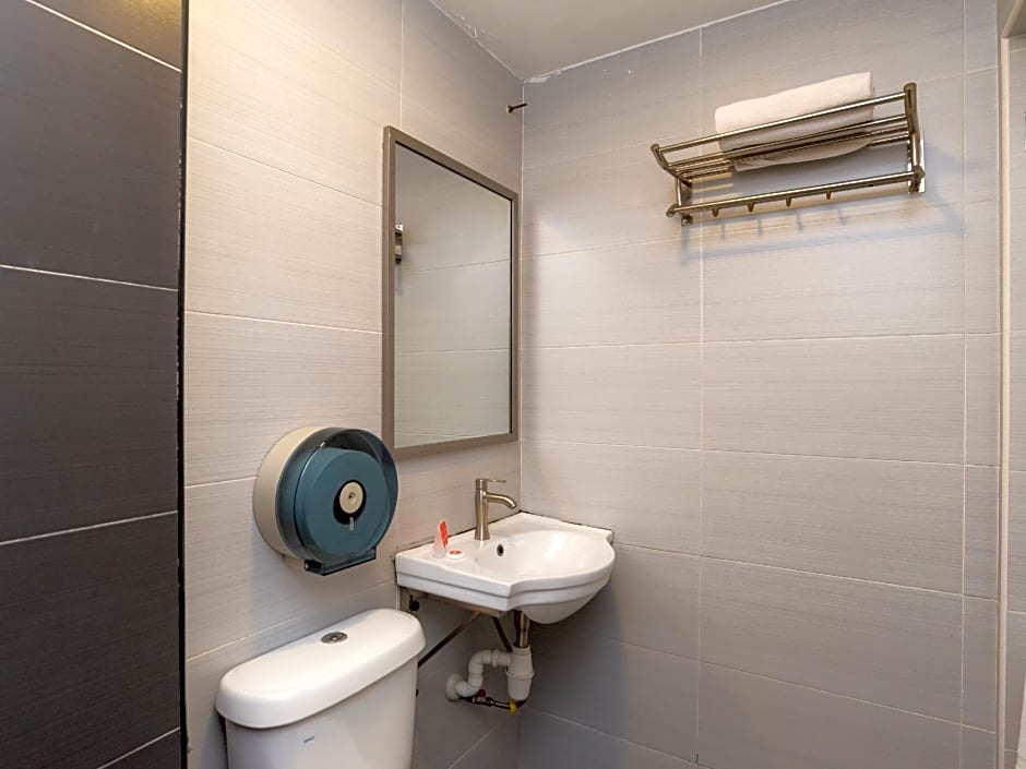 OYO 89355 Big Big Hotel