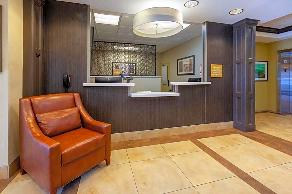 Candlewood Suites-West Springfield By IHG