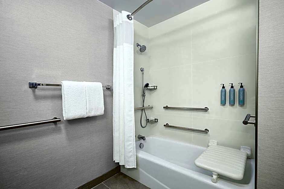 Courtyard by Marriott St. Louis Westport Plaza