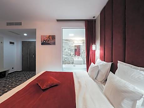 Deluxe Double Room with Bath