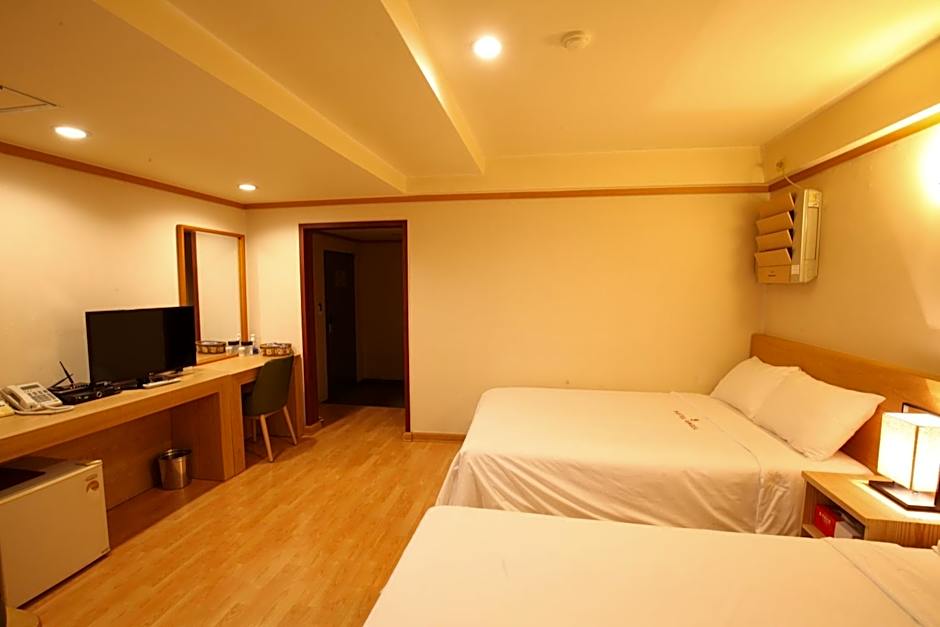 Photo 1 of 4 of Business 2 Beds