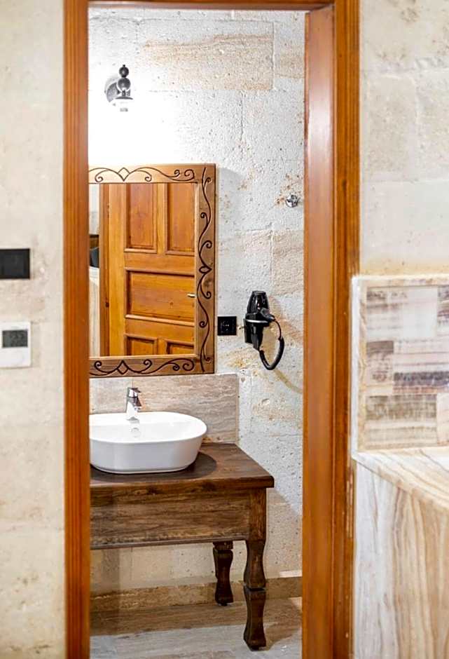 Uzay Cave Suite Hotel