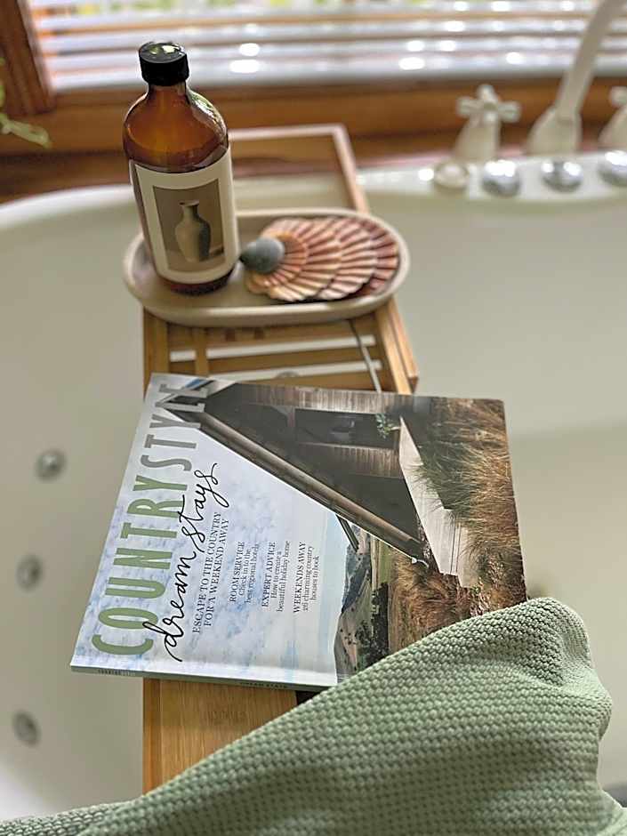 Green Gables B&B Waterfront Apartment or Garden Studio