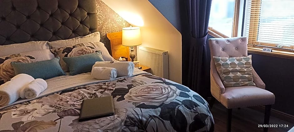 Outlander Boutique B&B King