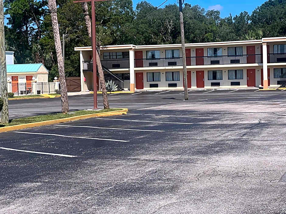 Hole Inn the Wall Hotel - Fort Walton Beach - Sunset Plaza - near Beaches & Hurlburt