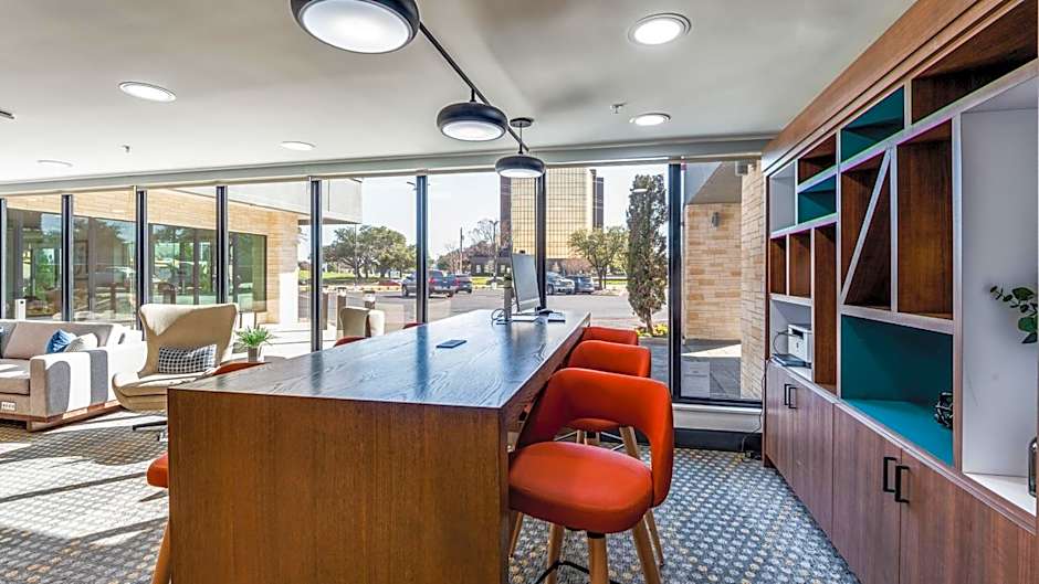 Staybridge Suites Dallas Market Ctr Love Field by IHG