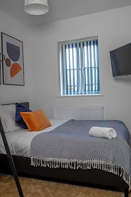 Durham, Free Parking, Central - Modern House