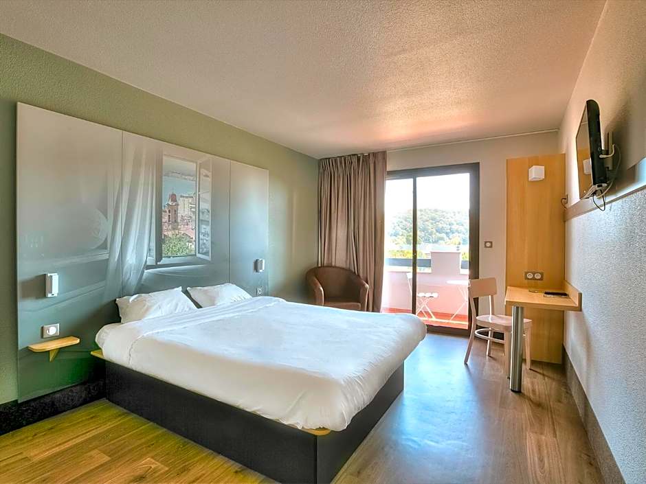 B&B Hôtel Villeneuve Loubet Village