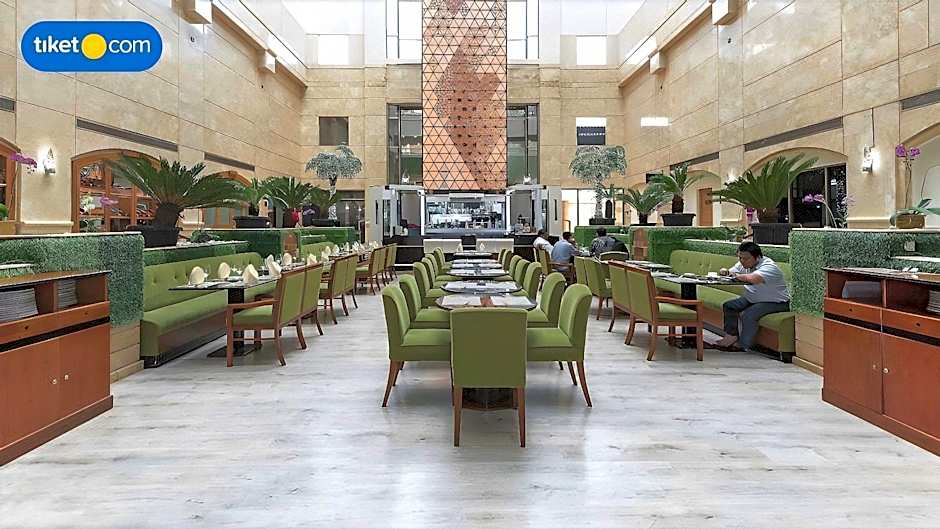 Surabaya Suites Hotel Powered by Archipelago