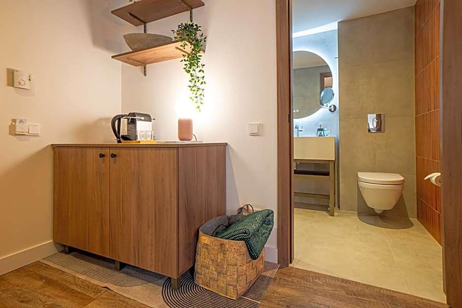 FortyPlusOne Hotel - Newly Renovated!