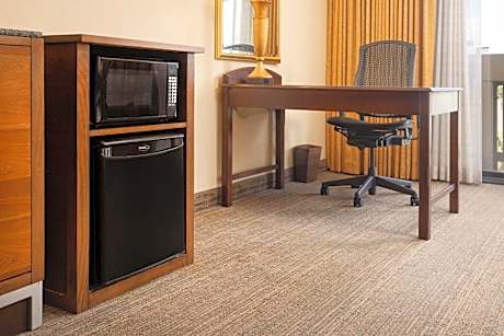 Club Level Queen Room with Two Queen Beds - Non-Smoking