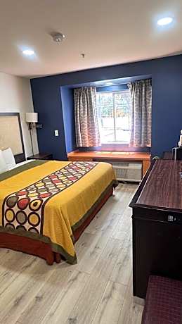 Standard Queen Room