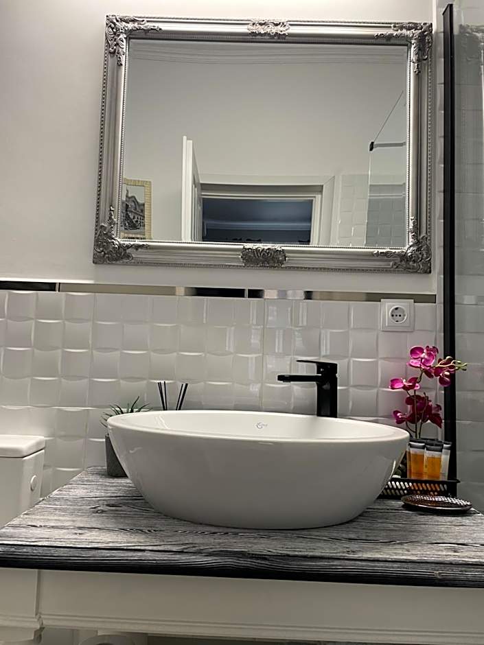 Dallure Boutique - Central, Self Check In