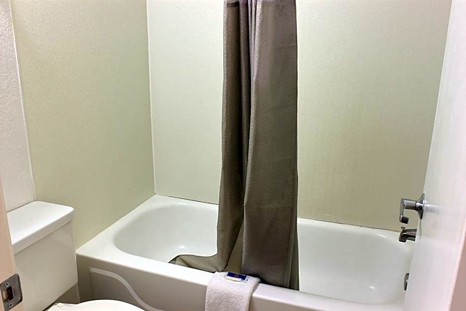 Motel 6-Coalinga, CA - East