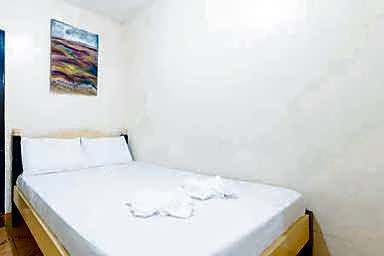 Golden Sunrise Hotel I by RedDoorz