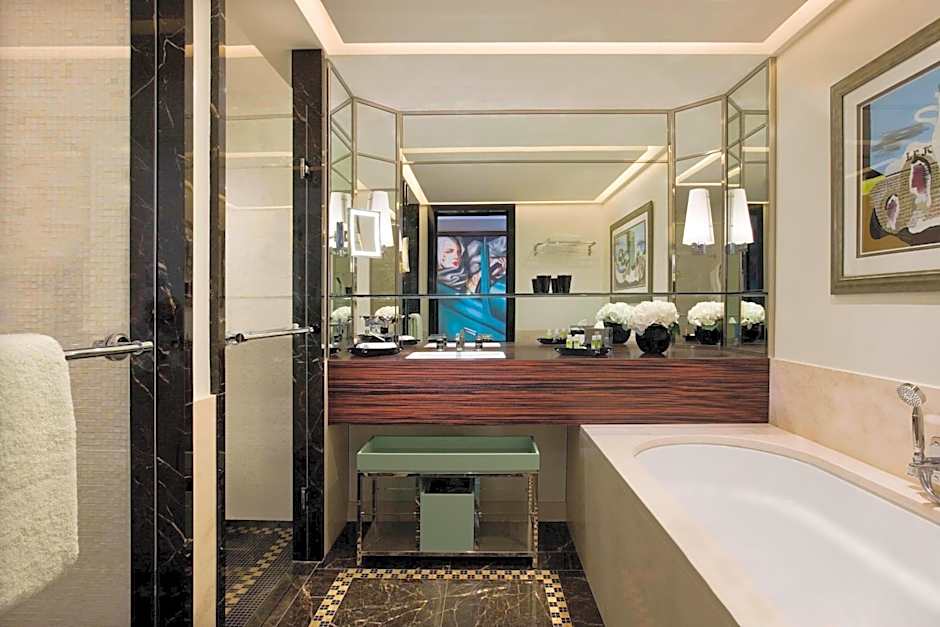 Prince de Galles, a Luxury Collection hotel, Paris