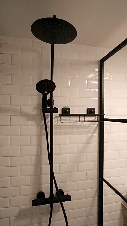 Houseboat apartment with water terrace, free bikes & fast wifi