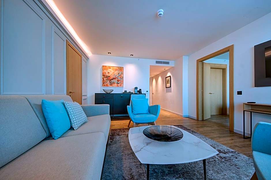 Land's End, Boutique Hotel