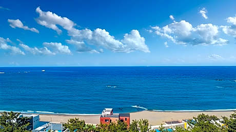 Pohang Sunrise Pool Villa