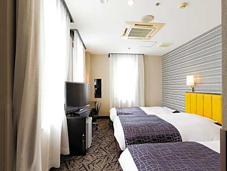 Twin Room with Sofa Bed - Non-Smoking