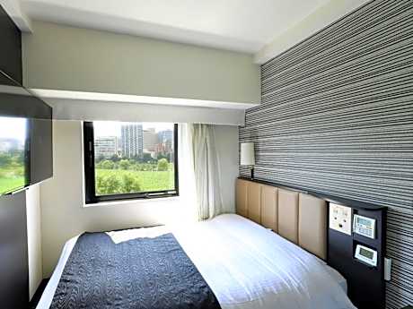 Single Room with Lake View and City View - Non-Smoking