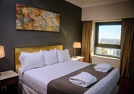 King Suite - Non-Smoking