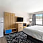 Days Inn & Suites by Wyndham Norton Shores/Muskegon