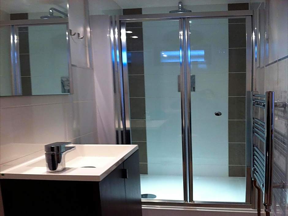 Lyall Apartment Hotel