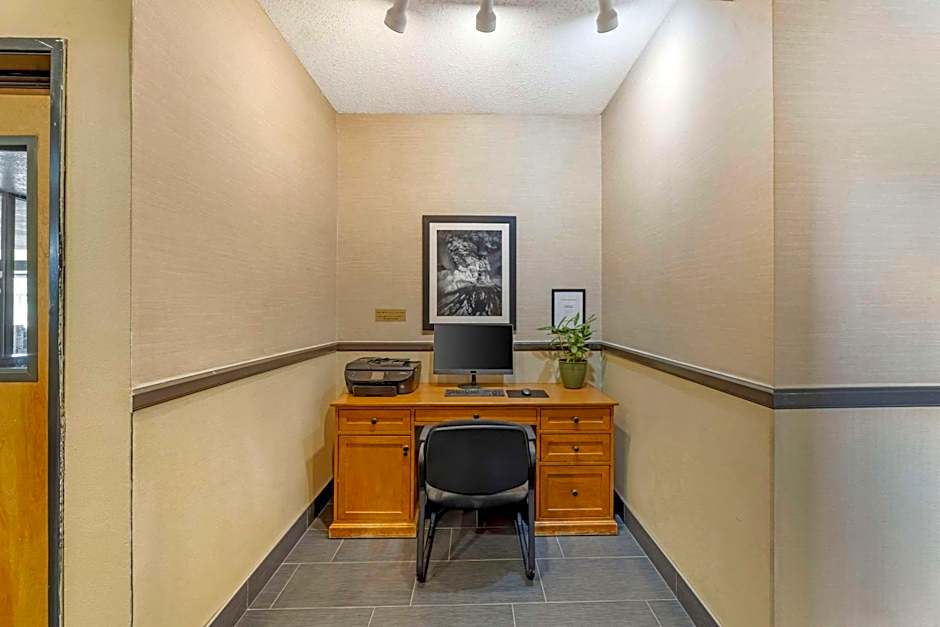 Comfort Suites Near Vancouver Mall