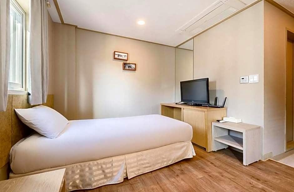Pine Hill Hotel