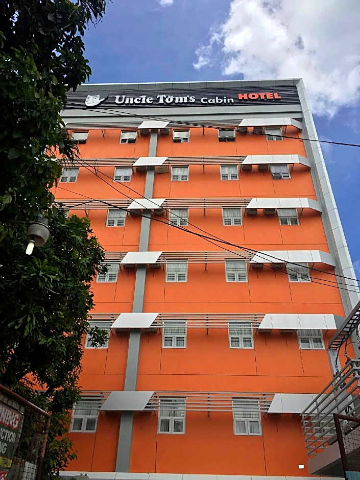 Tom's Cabin Hotel