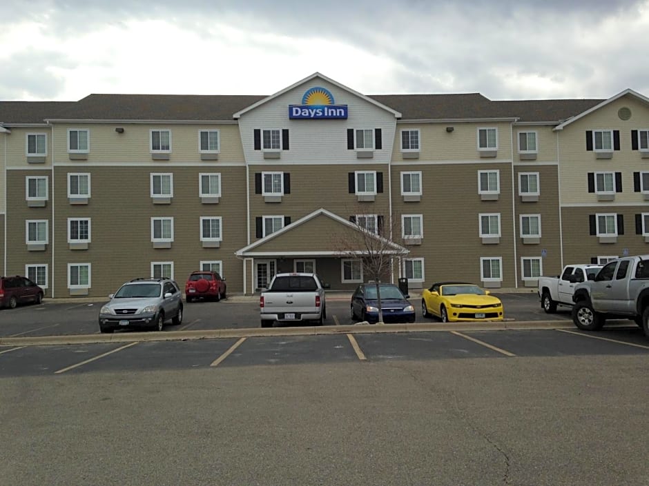 Days Inn & Suites by Wyndham Rochester South