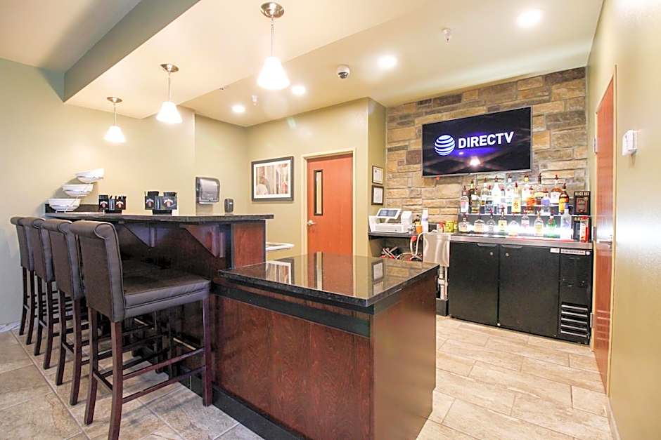 Cobblestone Inn and Suites Devils Lake