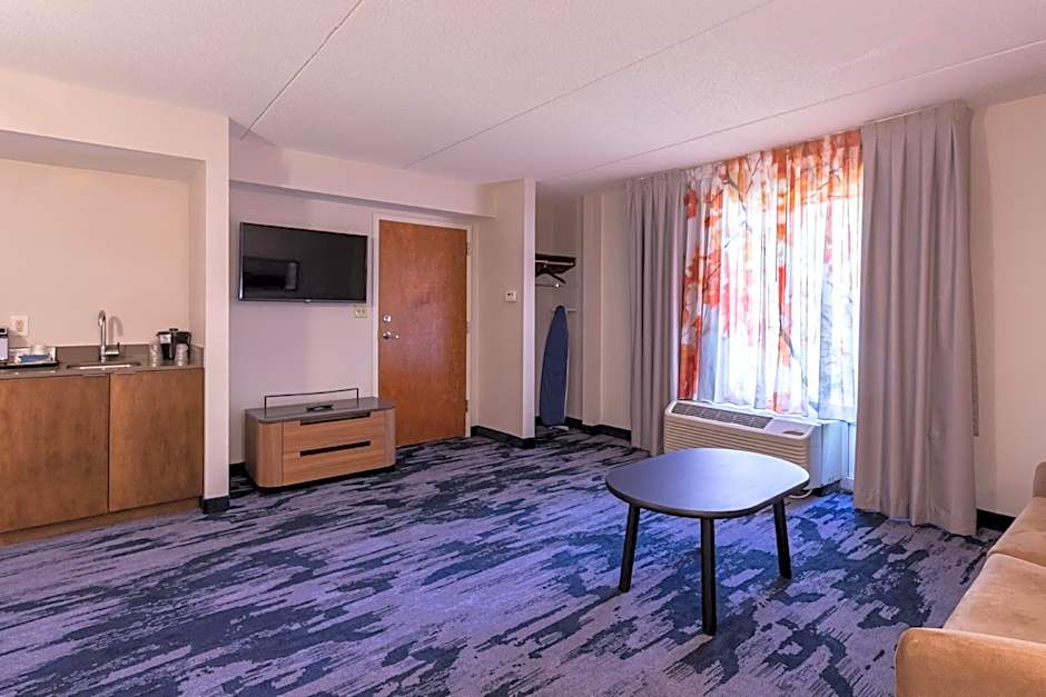 Photo 1 of 4 of 1 King Bed with Sofabed Suite