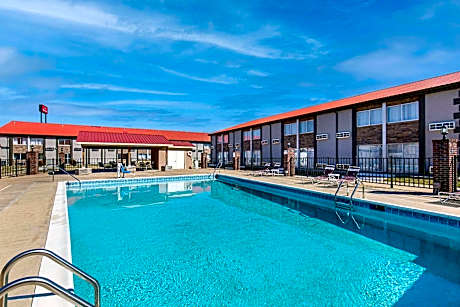 Ramada by Wyndham Bowling Green