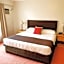 McNevins Warwick Motel